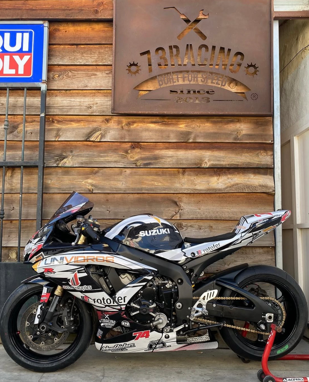 Yamaha R1 